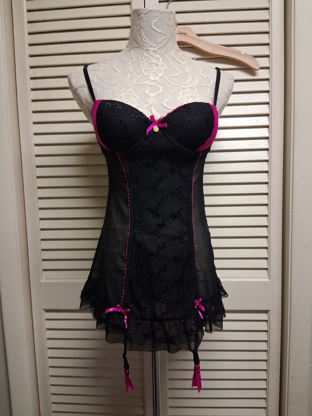 Jessica Simpson  Sexy Black Lace Bralette with Keyhole Back